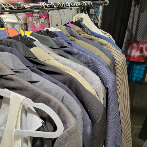 Wholesale 25pc NWT BUNDLES of clothing. GIANT mystery bundles. - Picture 4 of 12